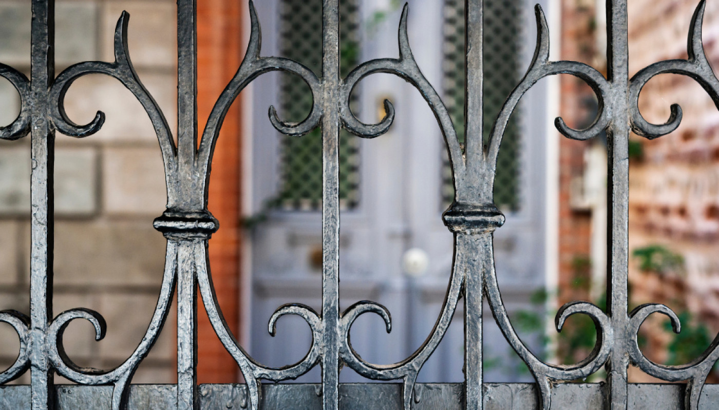 Restauration de bien immobilier à Nice : quand faire appel à un ferronnier ?